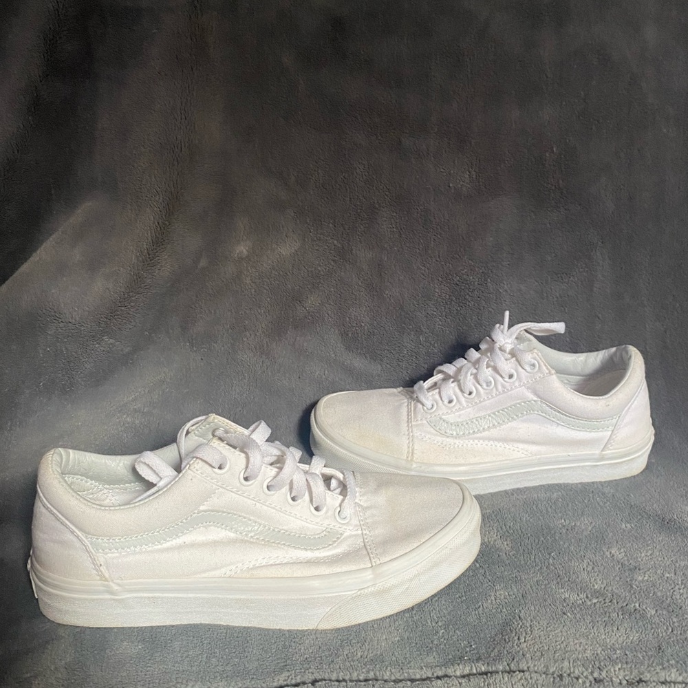 Low White Vans